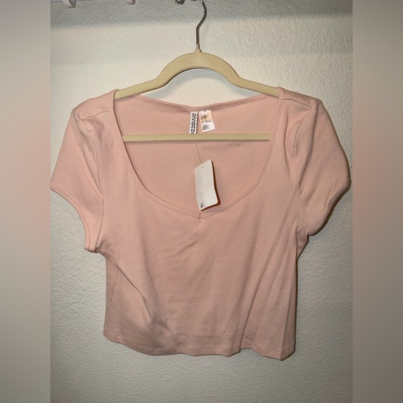 H&M Spring Essentials Tops - Picture 2 of 7